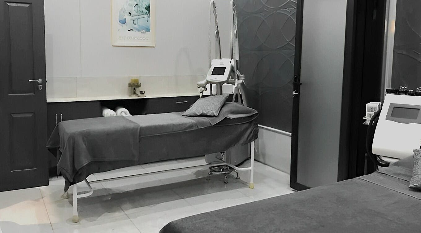 Elegant treatment room at I Lipo Lab Modimall, Modimolle, Limpopo, ZA featuring modern wellness equipment.