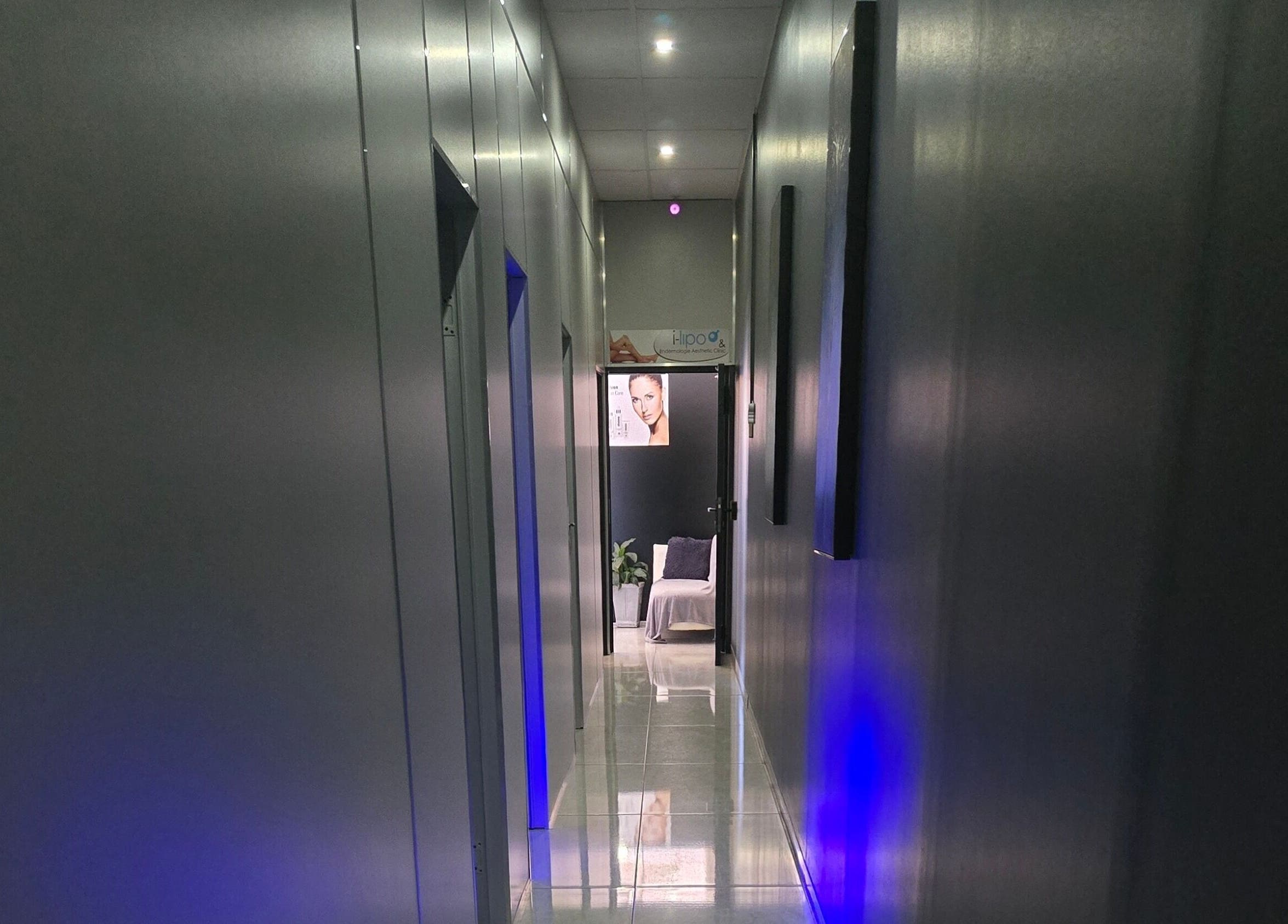 I Lipo Lab Modimall hallway with sleek design, located in Modimolle, Limpopo, ZA.