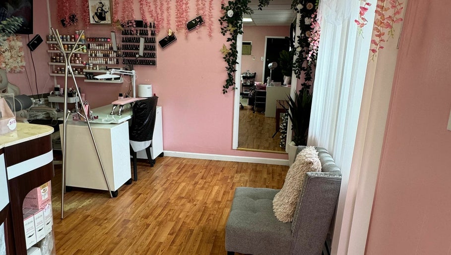 Vero’s Nails & Beauty Lounge imagem 1