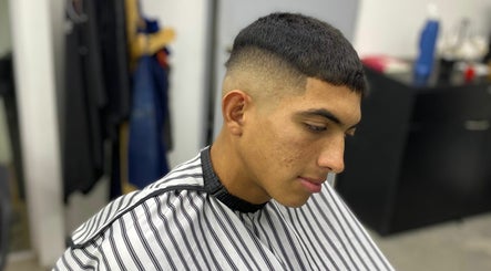 Infamus barber image 2