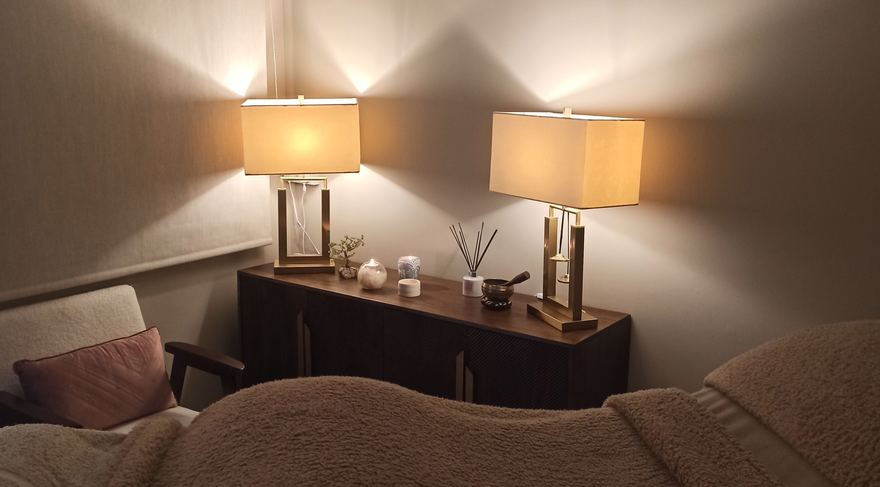 Cozy therapy room at Kalea Holistic Therapies, Omagh, Northern Ireland, GB with soft lighting and comfortable seating.