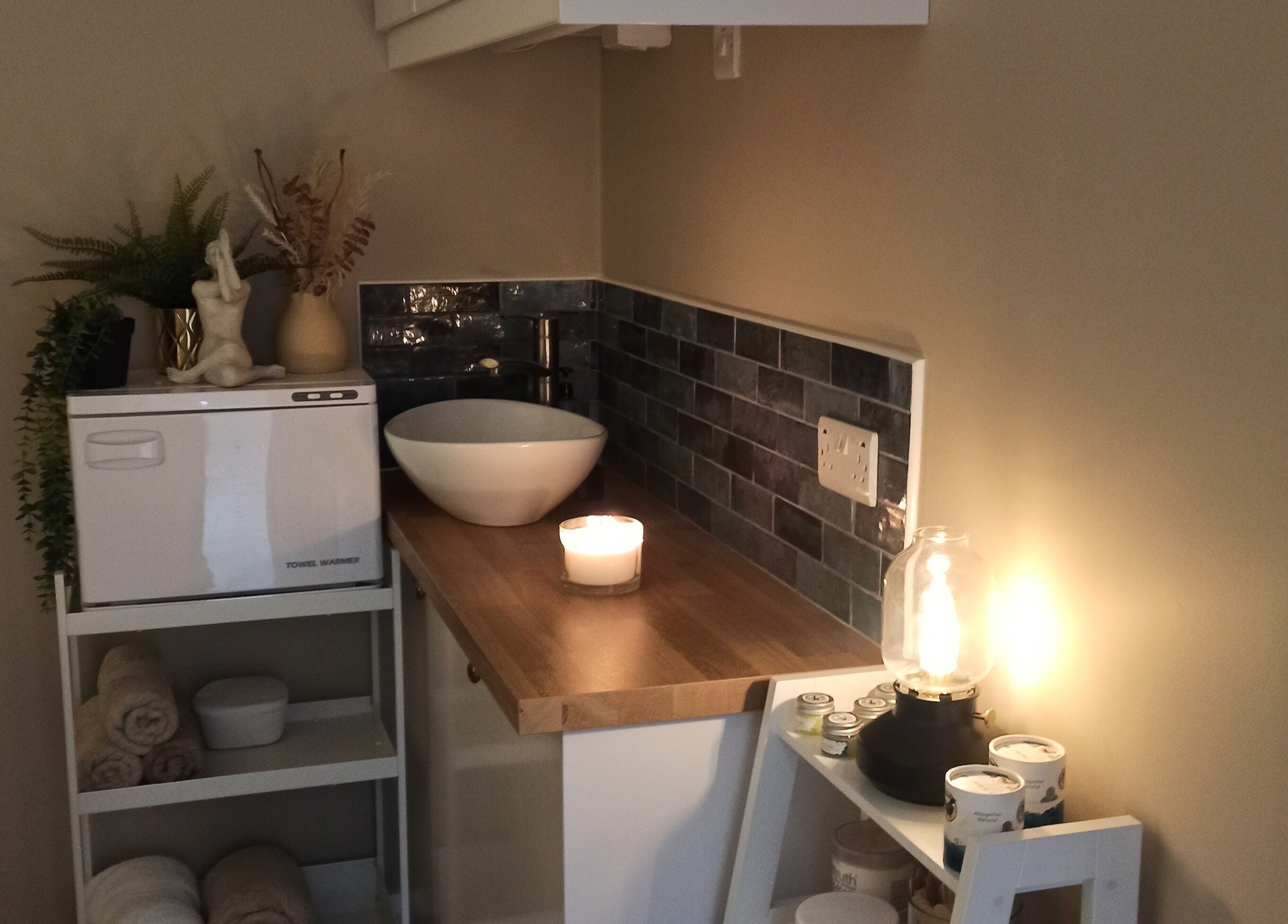 Tranquil therapy room at Kalea Holistic Therapies, Omagh, Northern Ireland, GB featuring warm decor and soft lighting.