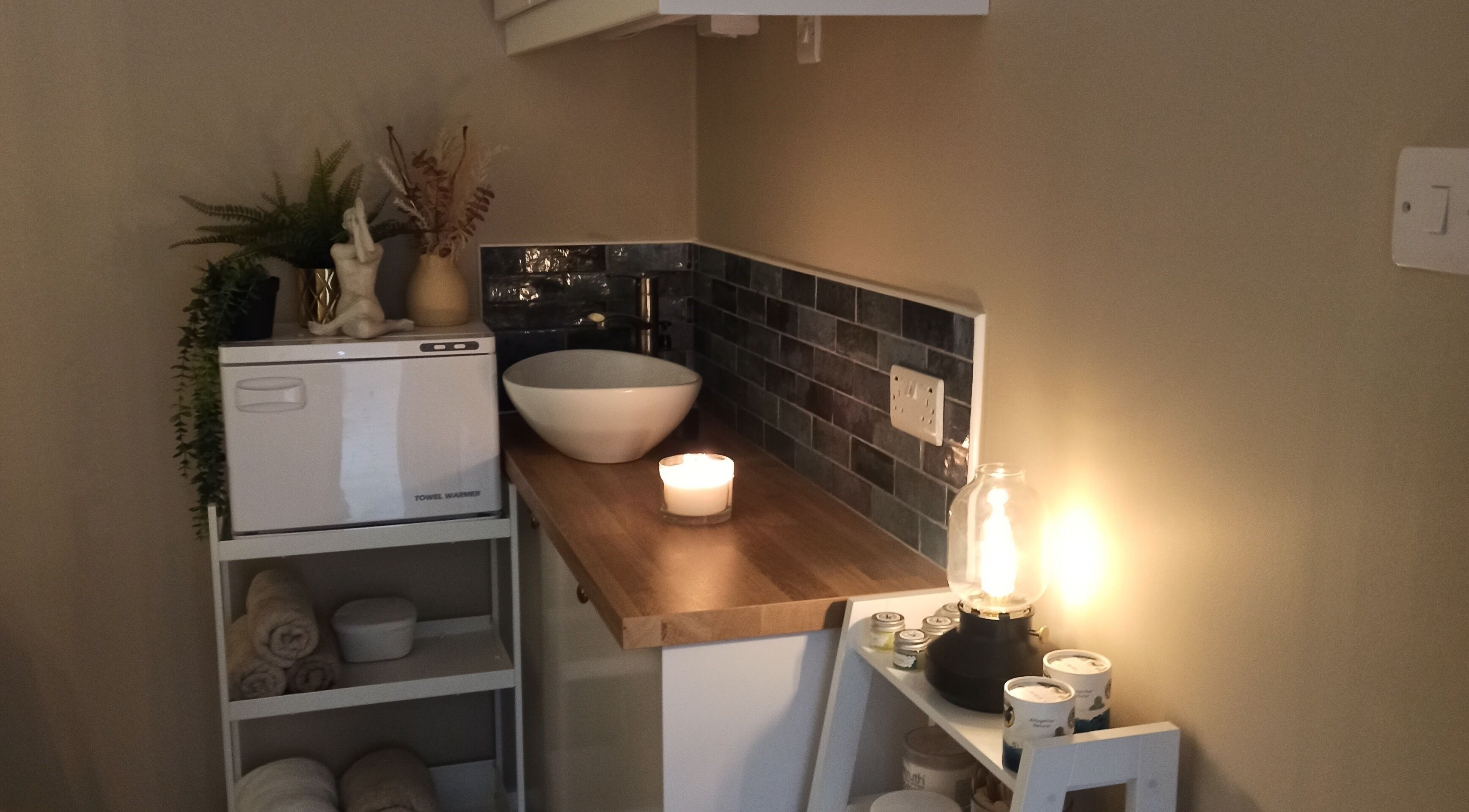 Tranquil therapy room at Kalea Holistic Therapies, Omagh, Northern Ireland, GB featuring warm decor and soft lighting.