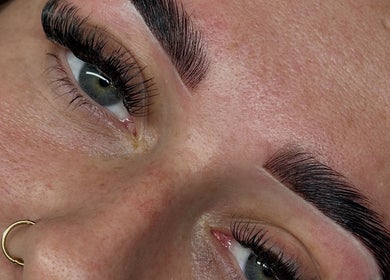 Close-up of expertly crafted lashes at Meraki Beauty Studio, Liverpool, England, GB.
