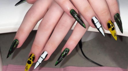 ChrystaBeau Custom Nail Design image 3