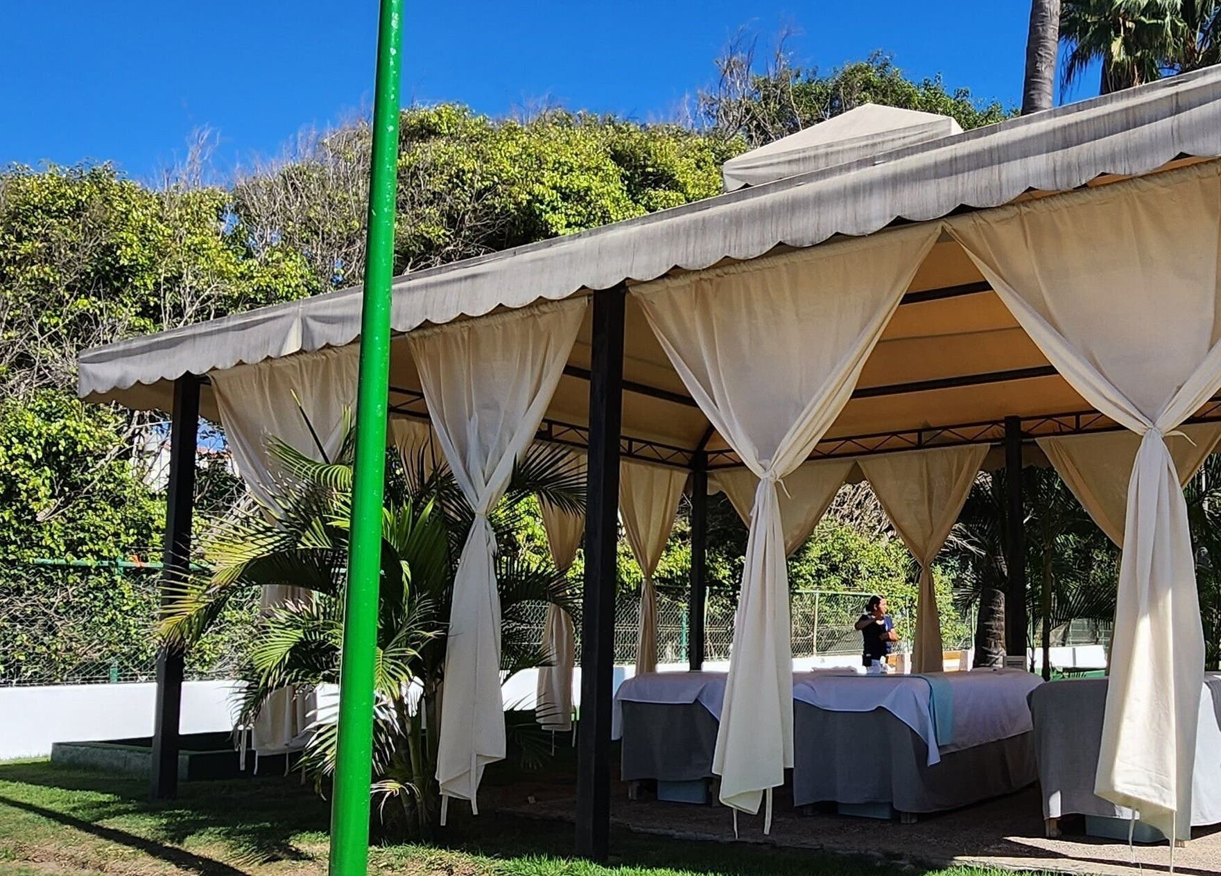 Tienda cubierta en Masaha Marina Fiesta, Bahia de Banderas, Nayarit, MX. Ideal para eventos y bienestar.