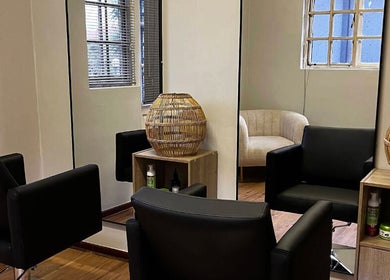 Modern salon seating with mirrors at Vanity Beauty Bar, Pretoria, Gauteng, ZA for a luxurious experience.
