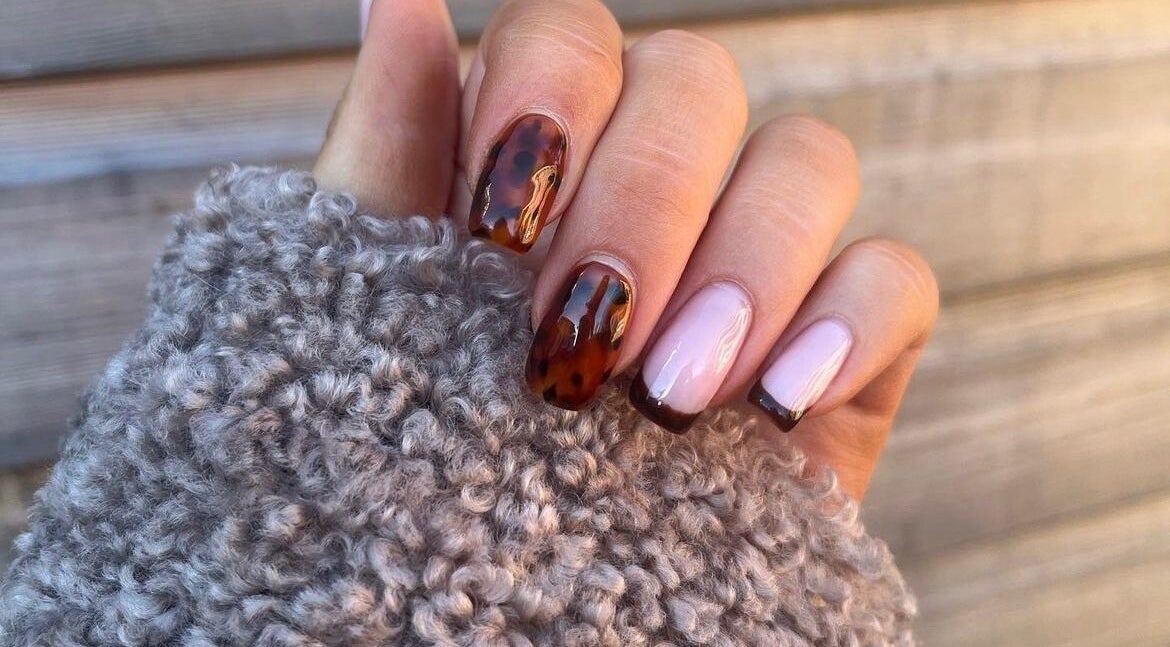 Stylish tortoiseshell and pink nail art at Beauty and Nails by Tamsin, Middlesbrough, England, GB.