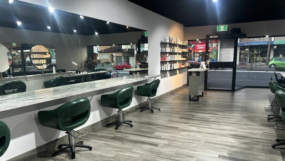 Solace The Hair & Beauty Space – kuva 1