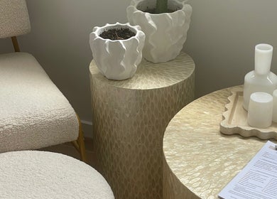 Subtle decor at DOLLY DENTAL - TEETH WHITENING & TOOTH GEMS, Maroochy River, Queensland, AU.