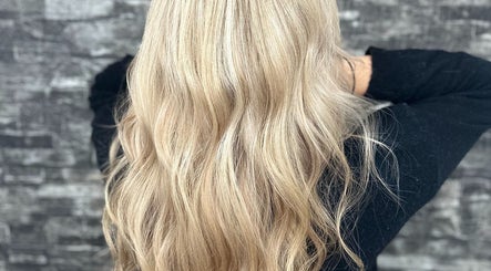 Blondees @ Lynmore