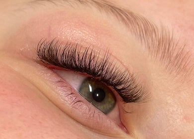 Close-up of expertly applied eyelash extensions at Glow By BG in Rotherham, England, GB, showcasing detailed craftsmanship.
