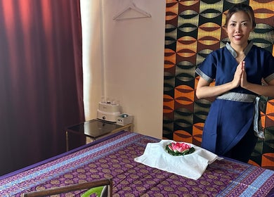 Warm greeting at Blue Bamboo Thai Massage & Spa in Basel, Basel-stadt, CH next to a decorated massage table.