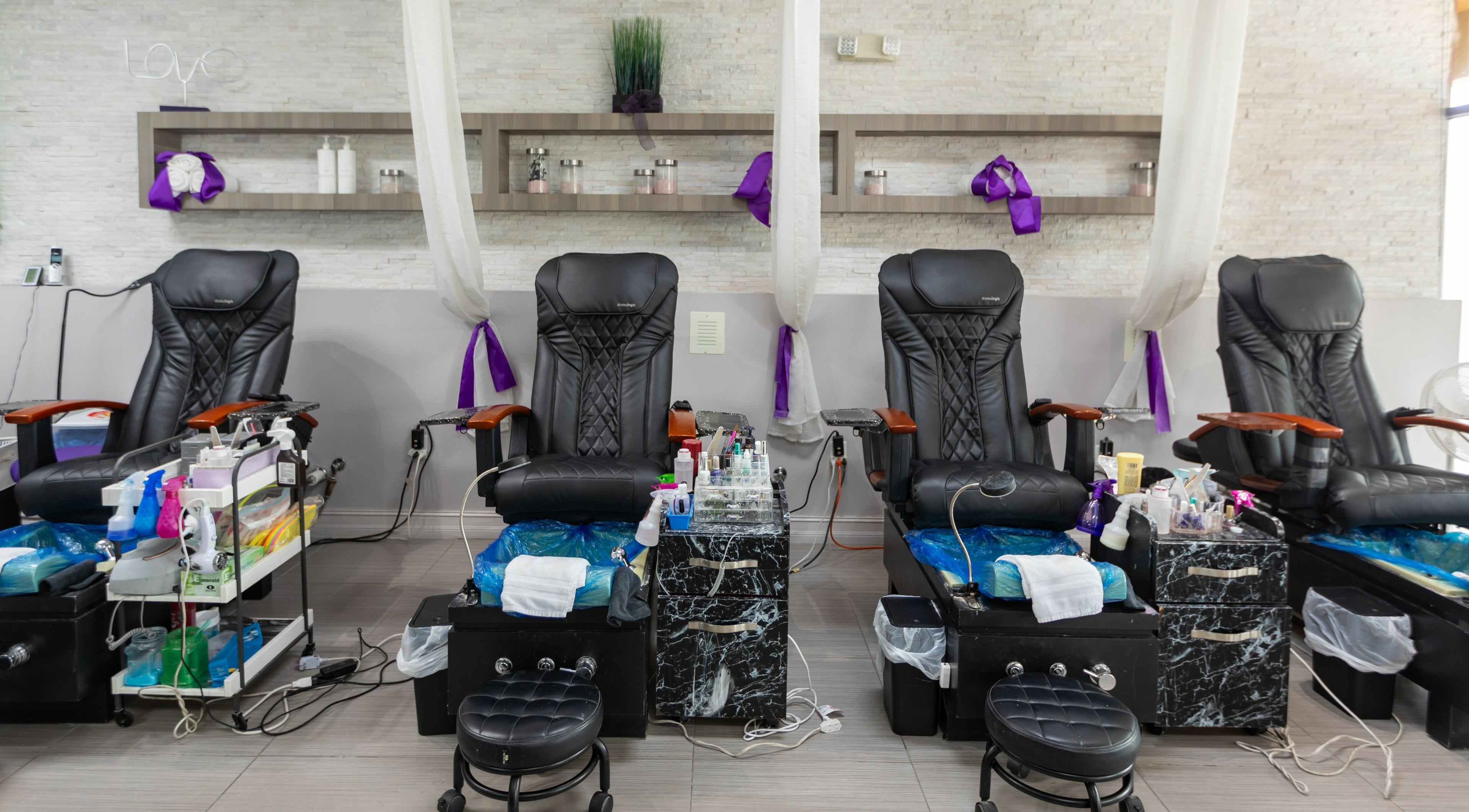 Luxurious pedicure chairs at Tips & Dips Nail Studio in Doral, Florida, US, offering top-notch beauty services.