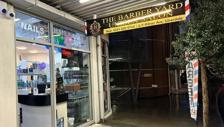 The Barber Yard Unisex Salon Silverdale – obraz 1