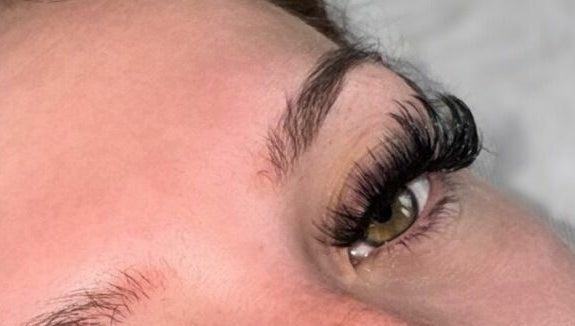 Pretty Little Lashes - By Cait billede 1