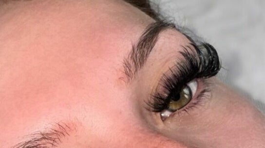 Pretty Little Lashes - By Cait