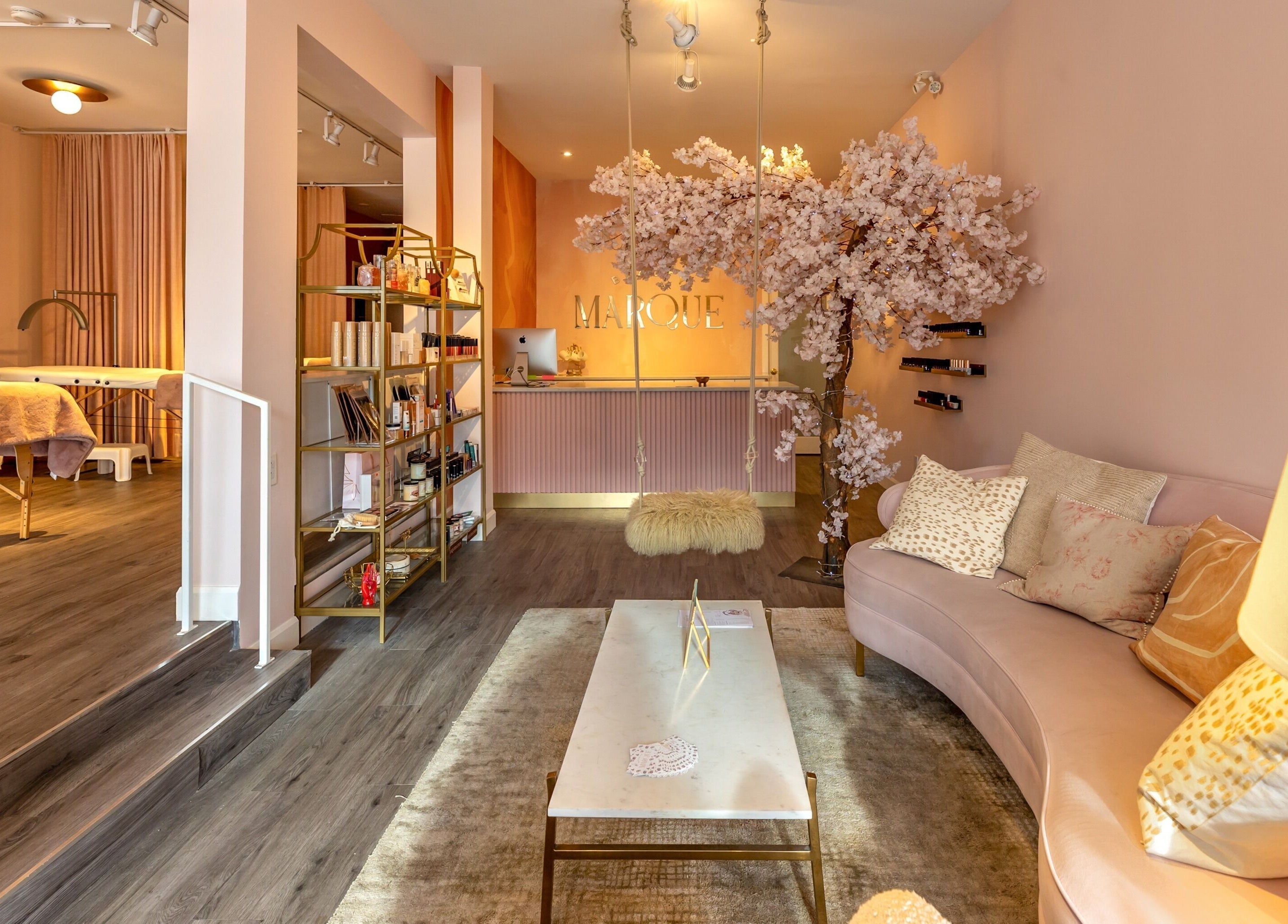 Chic Beauty Marque venue in Pointe-Claire, Québec, CA, featuring a cozy seating area and modern decor.