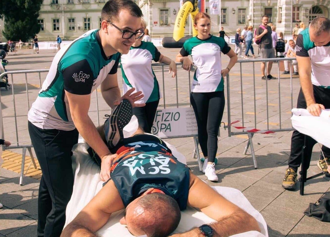 Therapists from Physio Spa- Fizio Spa in Zrenjanin, Vojvodina, RS, providing outdoor massage therapy.