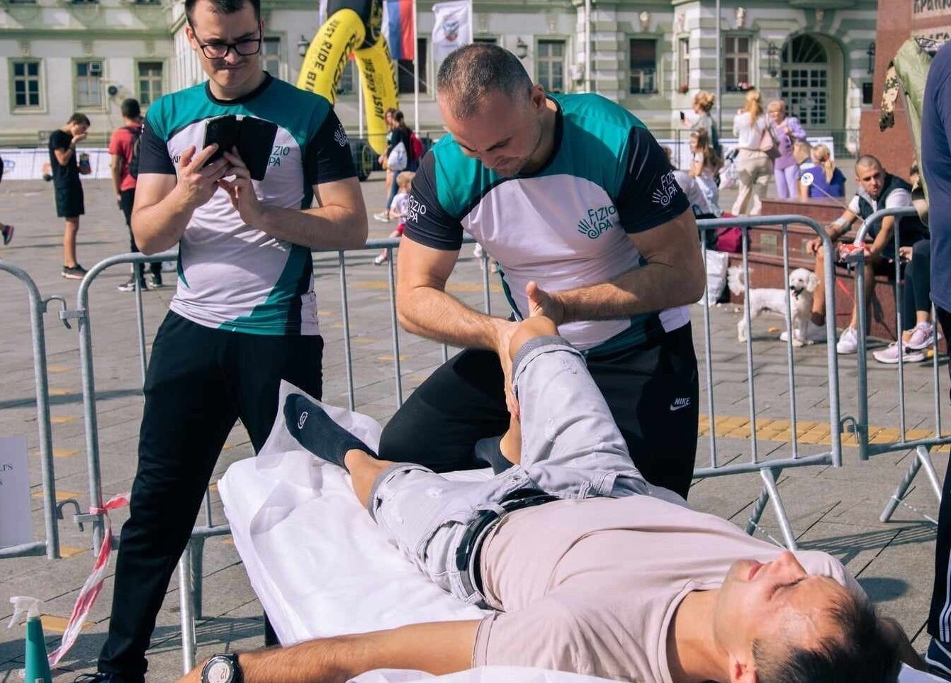 Therapists performing outdoor physiotherapy at Physio Spa- Fizio Spa, Zrenjanin, Vojvodina, RS.