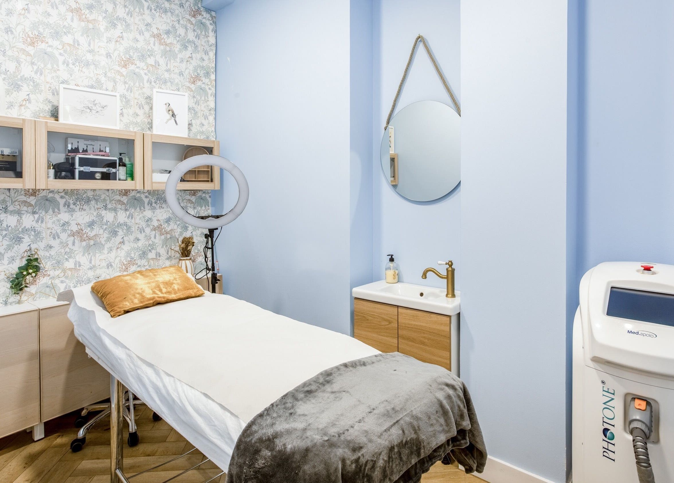 Sala de tratamientos en La Esmaltería, Madrid, Comunidad De Madrid, ES, con decoración moderna.