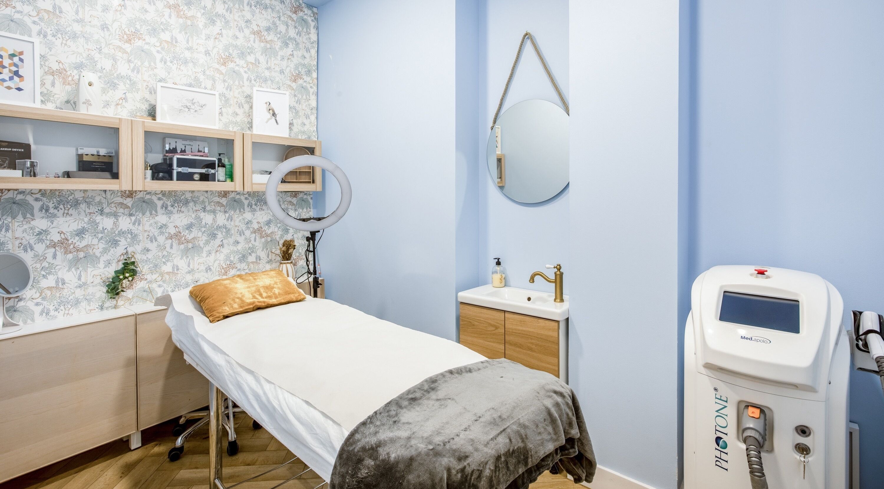 Sala de tratamientos en La Esmaltería, Madrid, Comunidad De Madrid, ES, con decoración moderna.