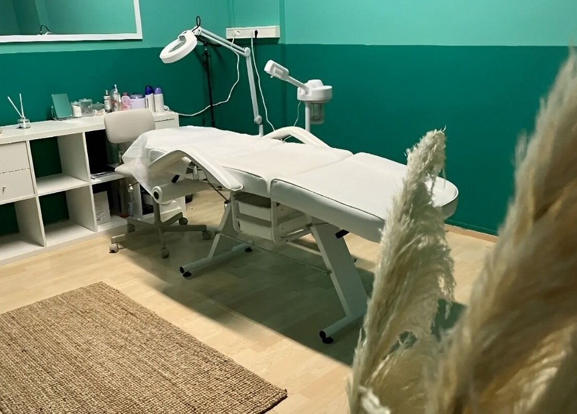 Αίθουσα θεραπείας στο Elektra Kiagia Nail Lab, Ηράκλειο GR με σύγχρονο εξοπλισμό και χαλαρωτική ατμόσφαιρα.