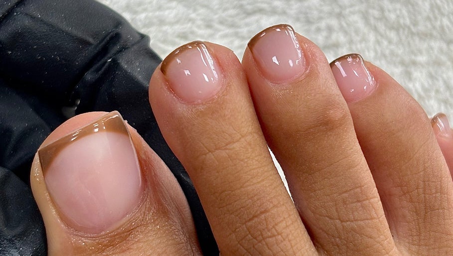 Perfecte teennagels manicure bij Coconut Blend, Willemstad, Curaçao, CW.