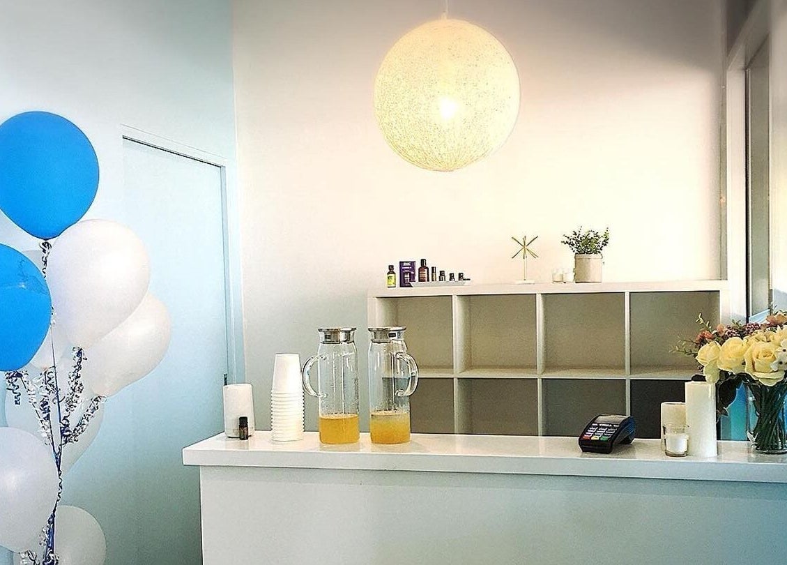 Elegant reception at Chilax in DARWIN CITY, Northern Territory, AU with decor and refreshments.