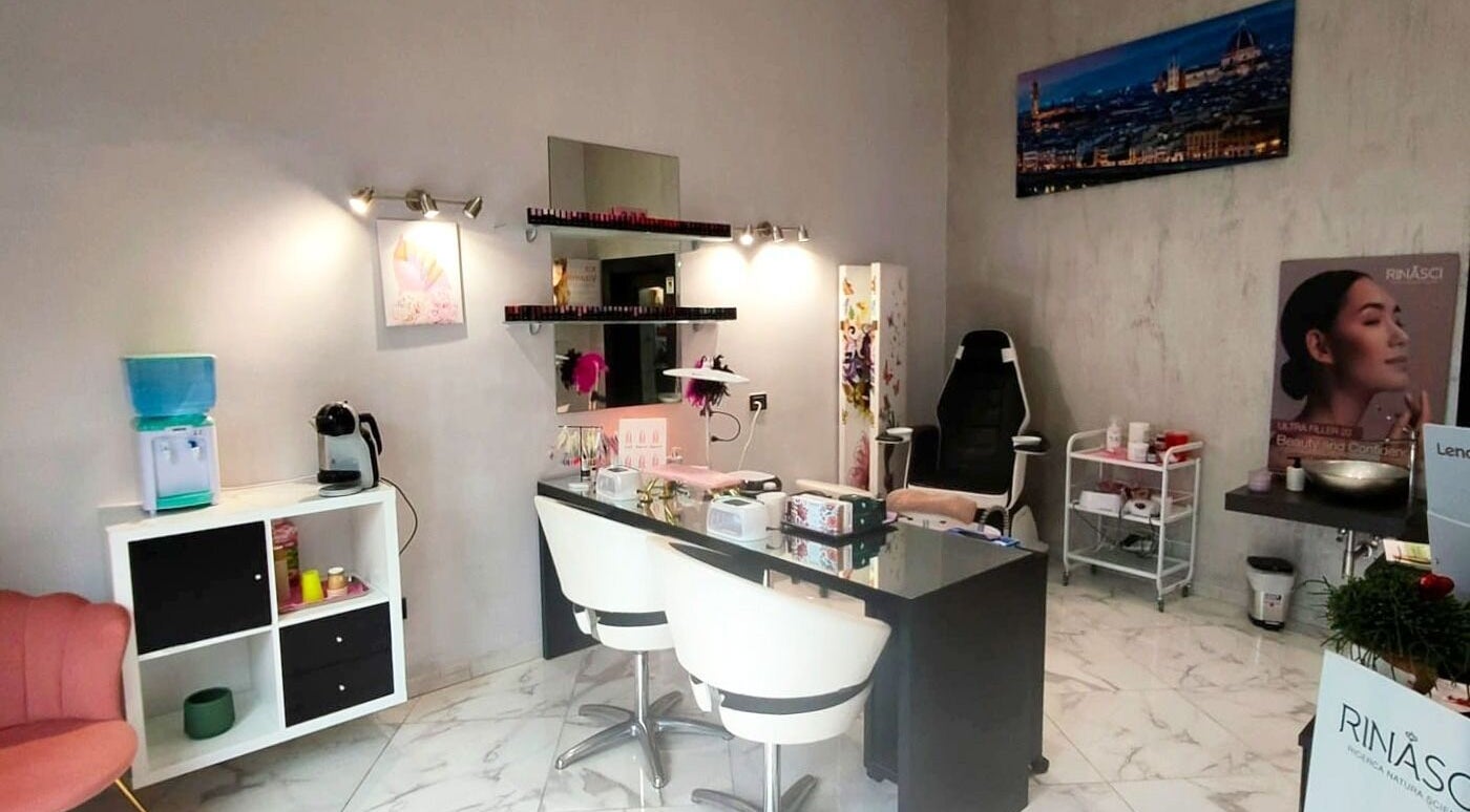 Interno moderno di Elixir - Estetica & Beauty, Firenze, Toscana, IT, con design elegante e arredi raffinati.