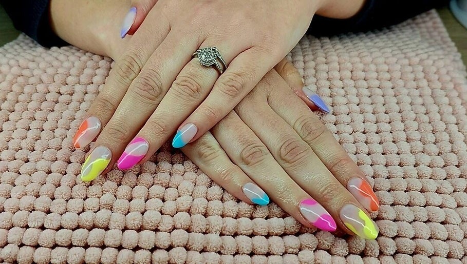 Lilly-mai Nails @ Exquisite Beauty Emporium Salon Bild 1