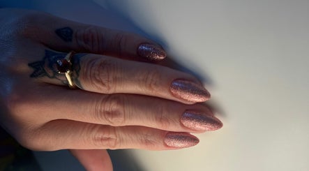 Glimmer&GlowNails – kuva 2