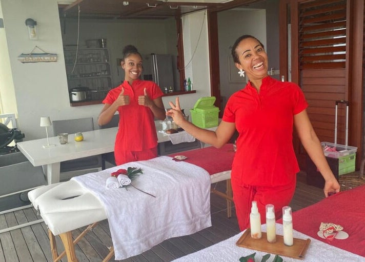 Welkom bij Pura Vida by Johanny in Willemstad, Curaçao, CW. Ontspan op onze stijlvolle massagebedden.
