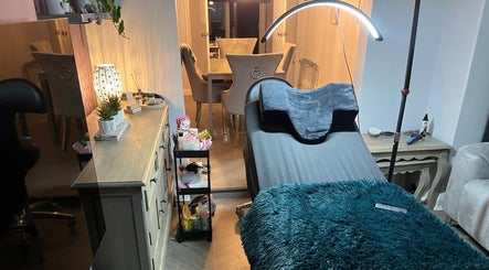Cozy beauty treatment room at 888 Beauty by Jess, Ellesmere Port, England, GB with plush seating and soft lighting.