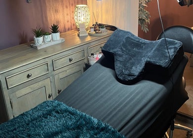 Cozy spa chair at 888 Beauty by Jess, Ellesmere Port, England, GB with elegant lighting and decor.