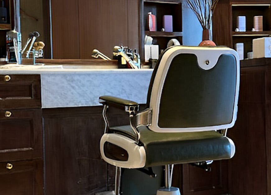 Elegant barber chair and counter at Barberia Milanese, 九龍, 九龍, HK, highlighting a stylish grooming space.