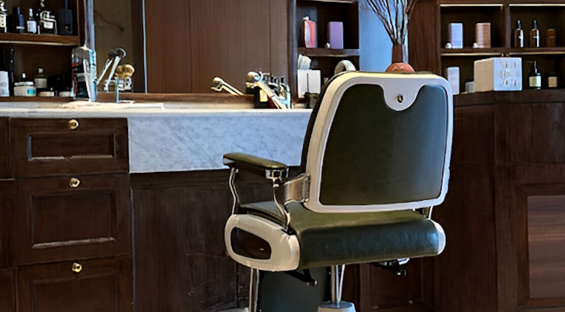 Elegant barber chair and counter at Barberia Milanese, 九龍, 九龍, HK, highlighting a stylish grooming space.