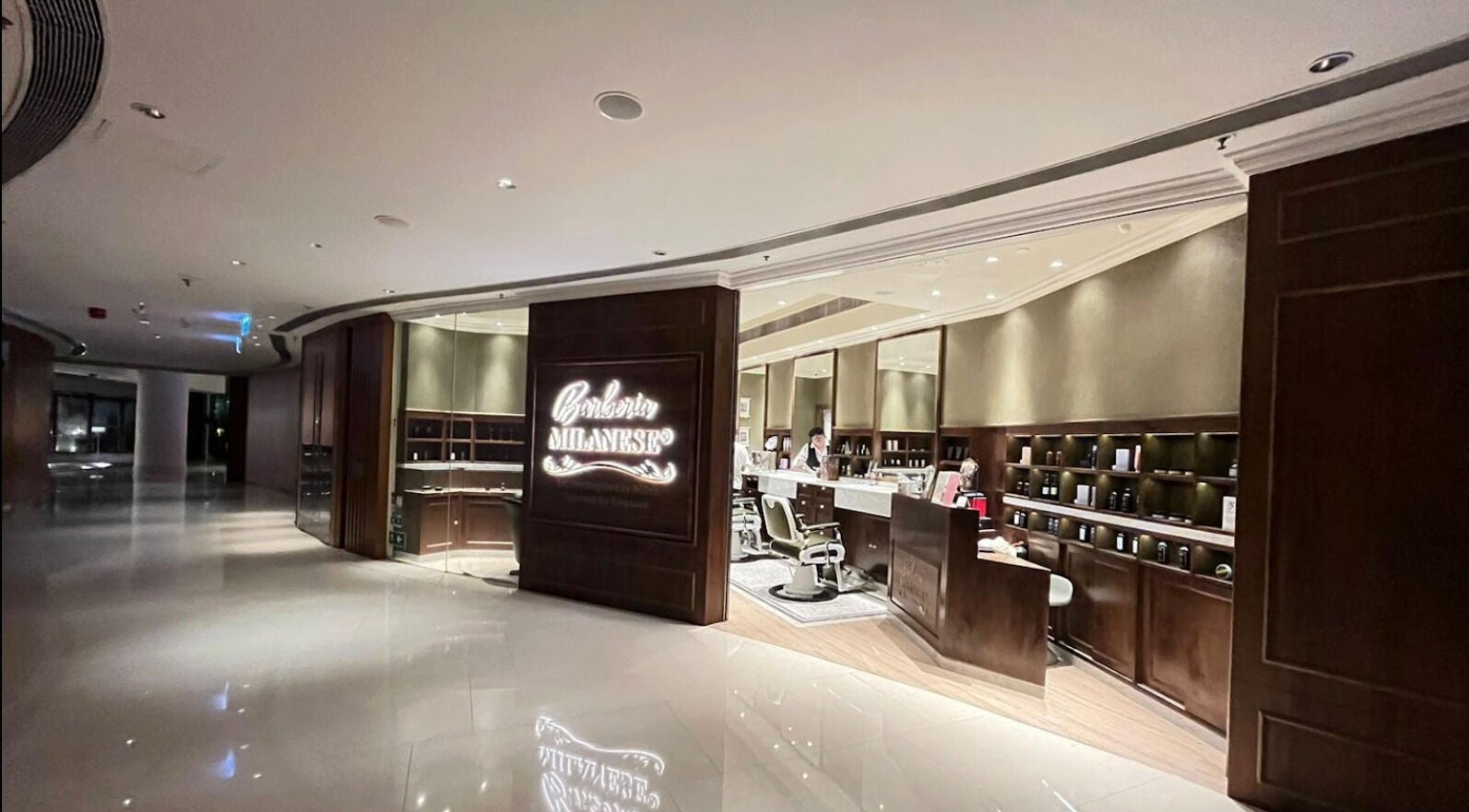Lobby view of Barberia Milanese in 九龍, 九龍, HK, showcasing luxurious interior design.