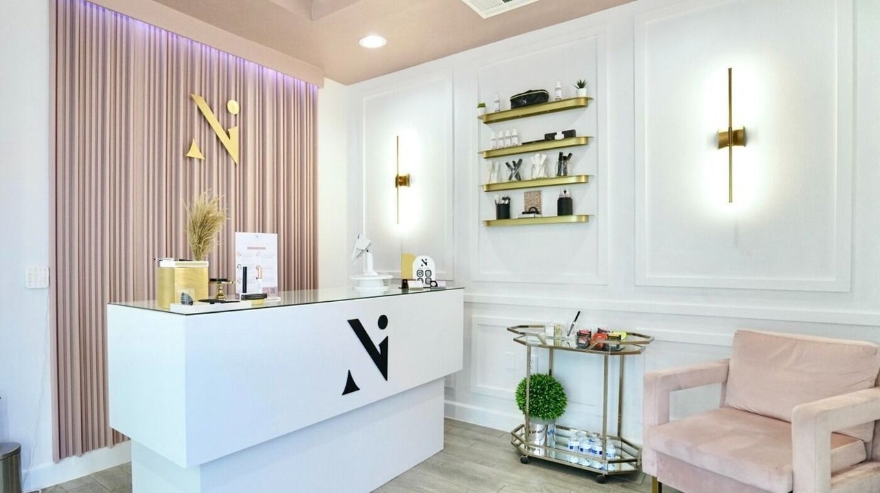 ビューティーバー Elevated Beauty Bar - 2043 N Mason Rd Unit 701, Katy, TX