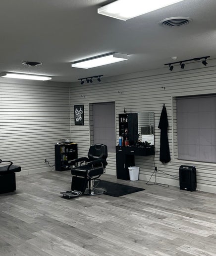 Cut-N-Up Barbershop, bild 2