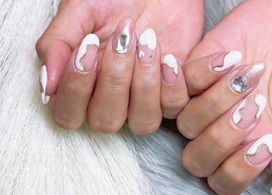 Elegant nail art design at Shyunmija, Kuala Lumpur, Wilayah Persekutuan Kuala Lumpur, MY.