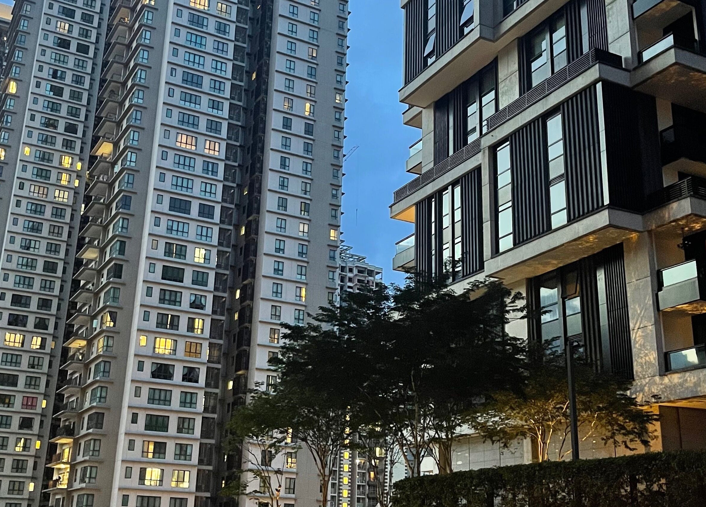 Twilight view of Shyunmija Arcoris (Mont Kiara) in Kuala Lumpur, showcasing modern architecture and city lights.