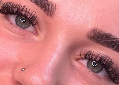 Glamorous eyelash extensions at 𝐆𝐋𝐎𝐖 𝐁𝐲 𝐌𝐚𝐝𝐬 in Abbots Langley, England, GB, highlighting exquisite craftsmanship.