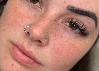 Close-up of lush lashes at Glow by Mads @ Rosa Aesthetics, Hemel Hempstead, England, GB.