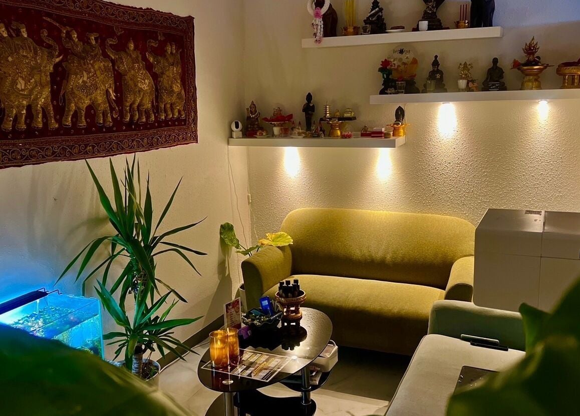 Cozy wellness lounge at 〒105-0003 Tokyo, Minato City, Nishishinbashi, 1 Chome−18−11, Minato City, Tokyo, JP.