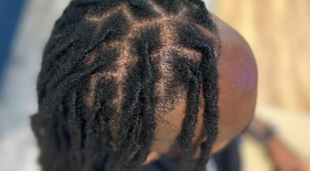 Mobile Locs Salon image 2