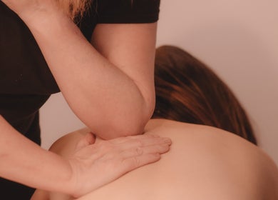 Therapist performing a relaxing massage at Mandi O'Neill Holistics in Goole, England, GB.