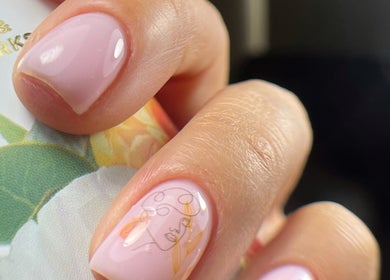 Uñas decoradas en tonos rosados en Mimosa Nails, Santiago, Región Metropolitana, CL.