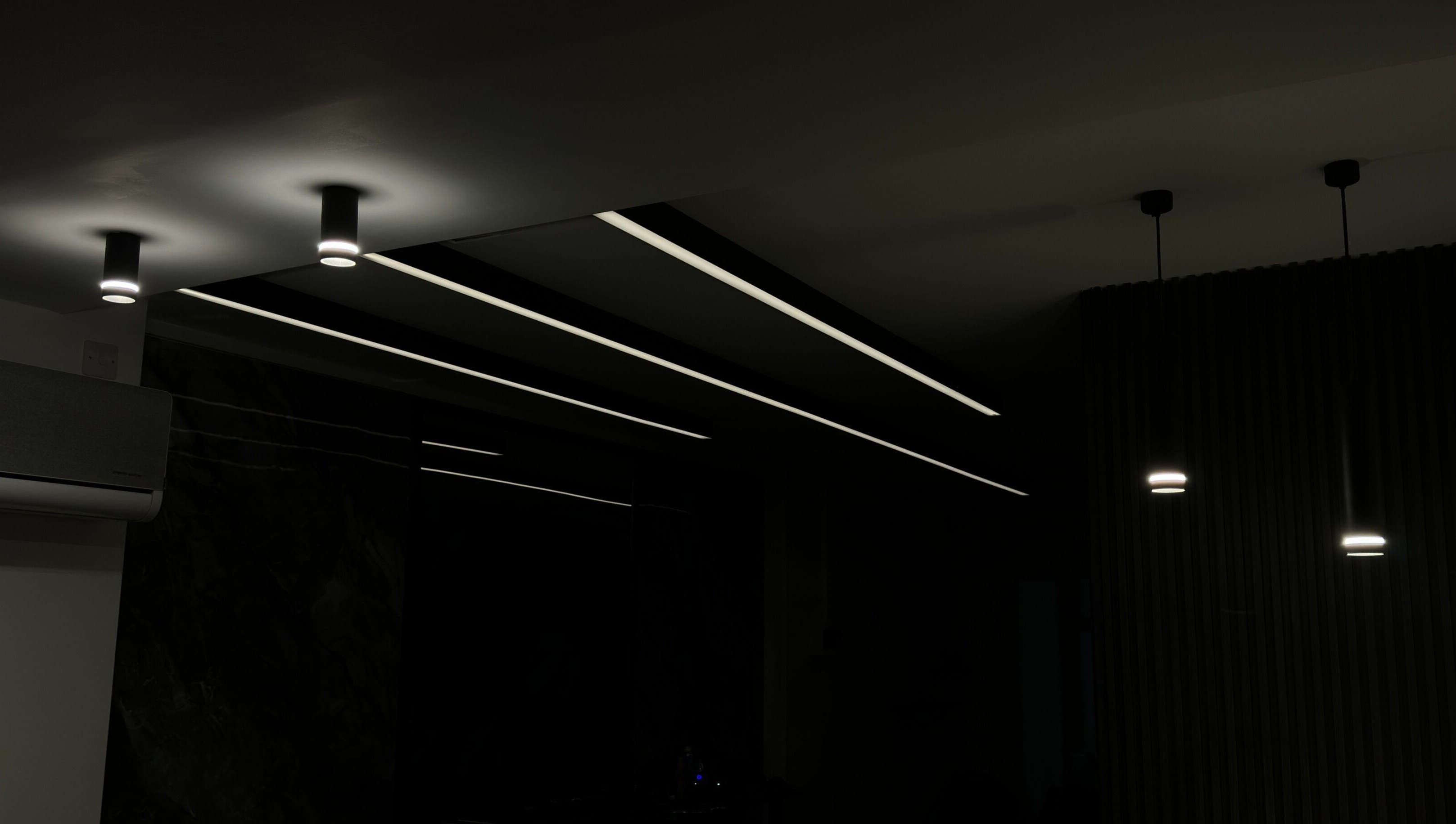 Stylish ceiling lights at Portal Hairsalon, enhancing the ambiance in Limassol, Limassol, CY.