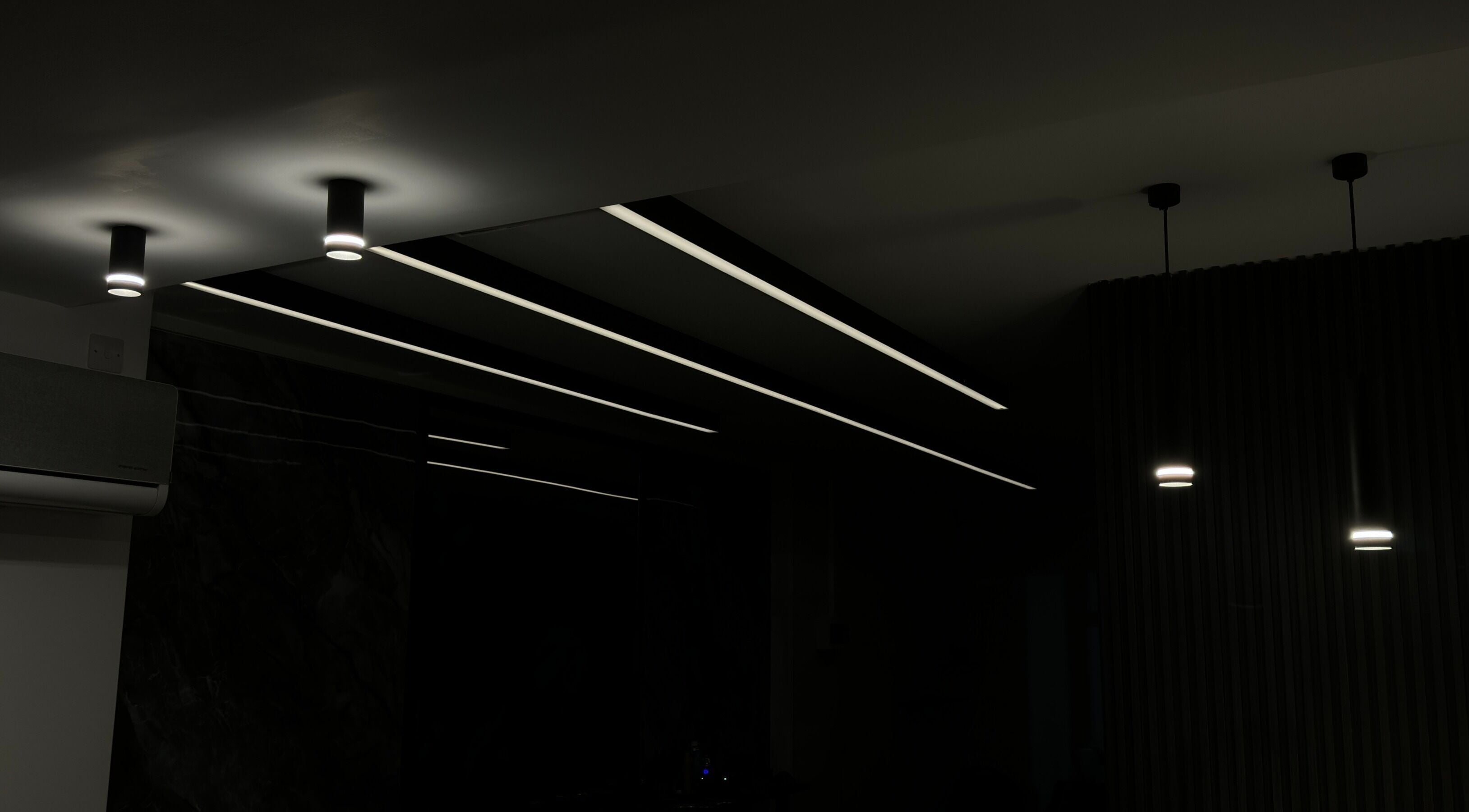 Stylish ceiling lights at Portal Hairsalon, enhancing the ambiance in Limassol, Limassol, CY.